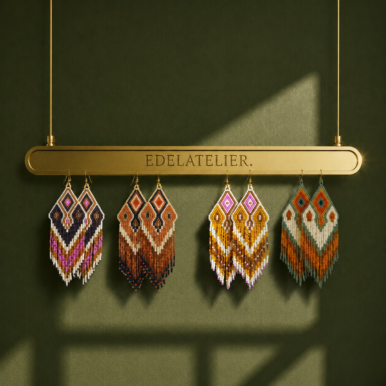 Handgemachte Miyuki Perlenohrringe LINEA in Orange und Blau an goldener Halterung – EDELATELIER