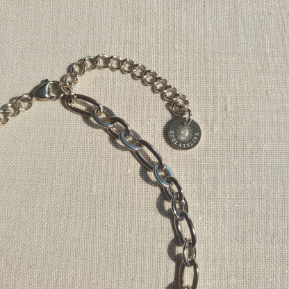 Catena Halskette silberfarben mit Karabinerverschluss, Verlängerungskette und Logo-Anhänger
