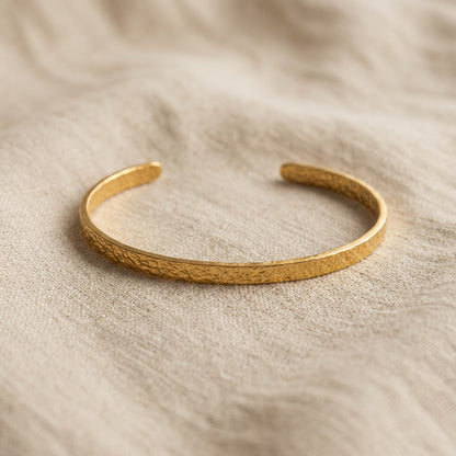 Martella Armreif gehämmert | 18 Karat vergoldet | ca. 17 cm